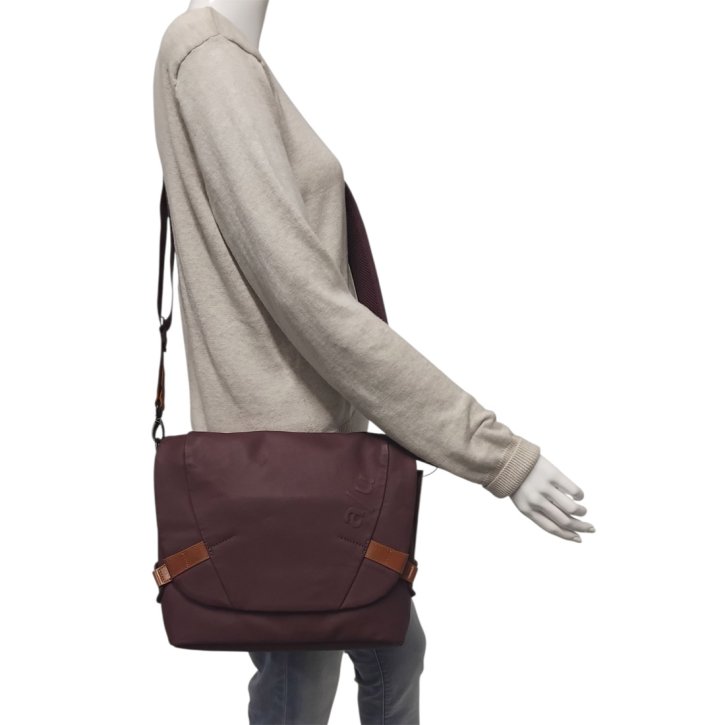 Aunts & Uncles SENDAI Messenger Bag  cherry laquer